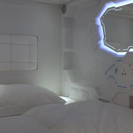 Av-1 Capsule מלון קפסולה