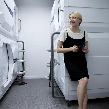 Av-1 Capsule Hotel a capsule