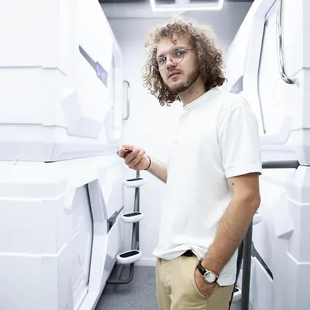 Av-1 Capsule Hotel a capsule 2*