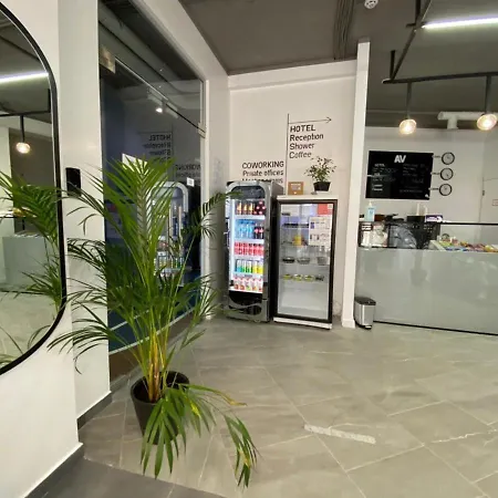 Av-1 Capsule Hotel a capsule